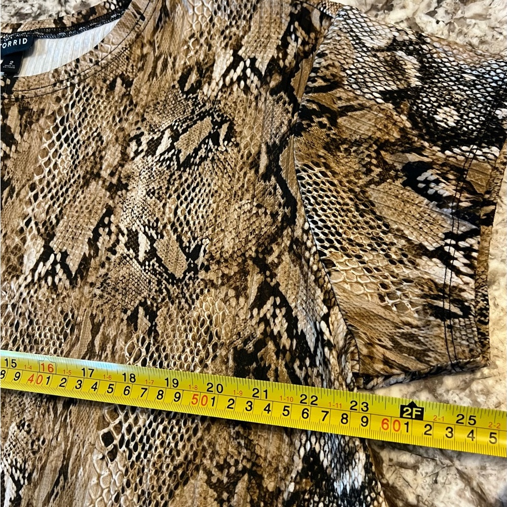 2x Torrid Top Short Sleeve Plus Size Python Snake… - image 4